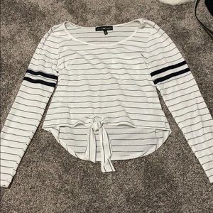 Long sleeve with tied front